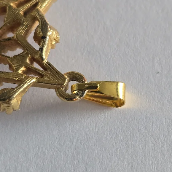 Vintage star pendant charm red rhinestones gold tone celestial - Picture 7 of 12